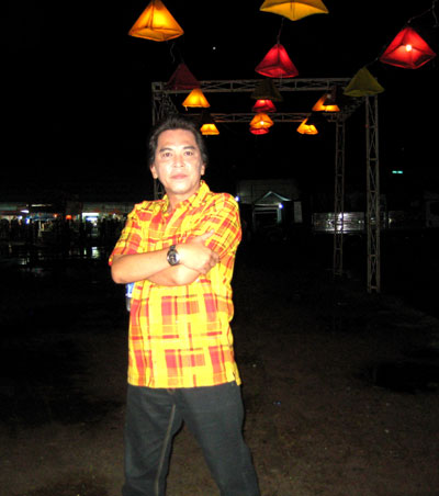 Góp mặt trong chương trình nghệ thuật tại Hội chợ Triển lãm Thương mại - Du lịch Khánh Hòa 2012, nghệ sĩ hài Bảo Giang, tên thật Nguyễn Hồng Hiệp, đã chia sẻ về con đường nghệ thuật của mình và về Nha Trang - Khánh Hòa.