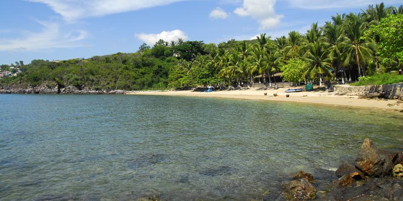 Bãi tắm Hoàng Hậu yên bình