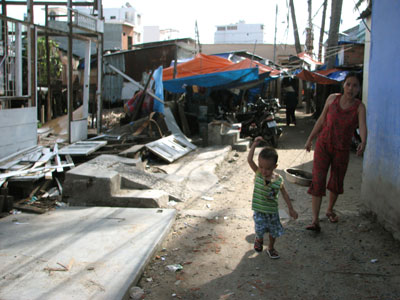 Người dân khu vực Cồn Tân Lập mong sớm ổn định cuộc sống.