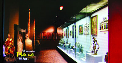 Gian trưng bày hiện vật Phật giáo trên Bảo tàng 3D.