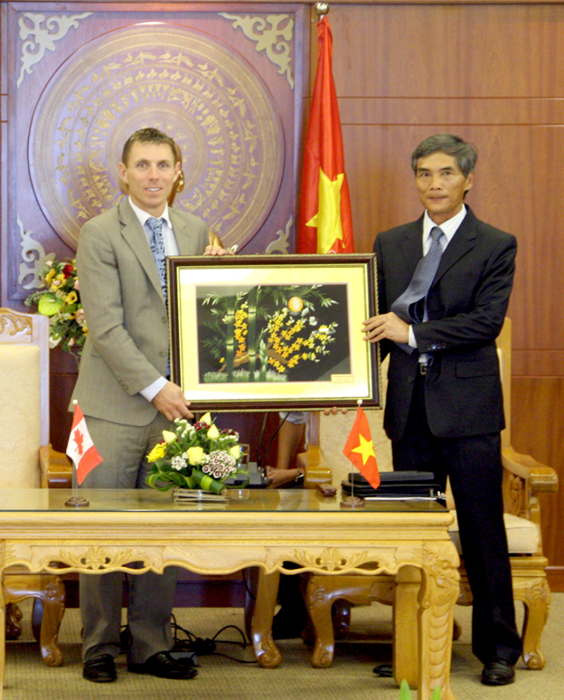 Tiếp đoàn nghị sĩ hữu nghị Quốc hội Canada