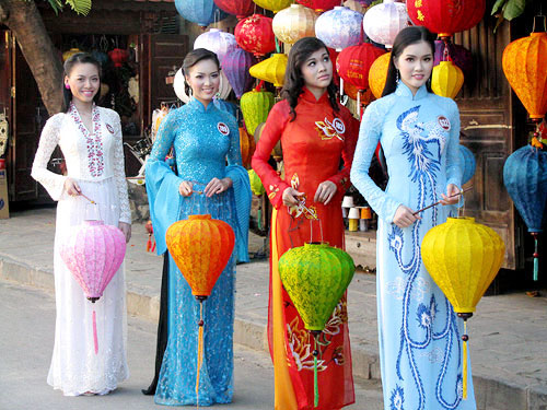 "Hồn Việt trong tà áo dài đương đại"