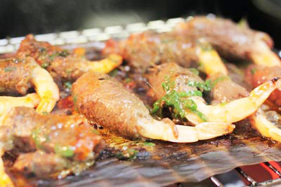 Bò cuộn tôm nướng