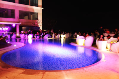 Tiệc hồ bơi đầu tiên tại Nha Trang Center