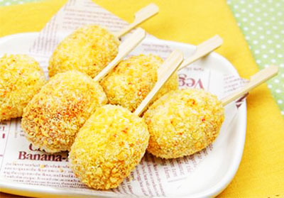 Cơm cuộn xúc xích chiên giòn