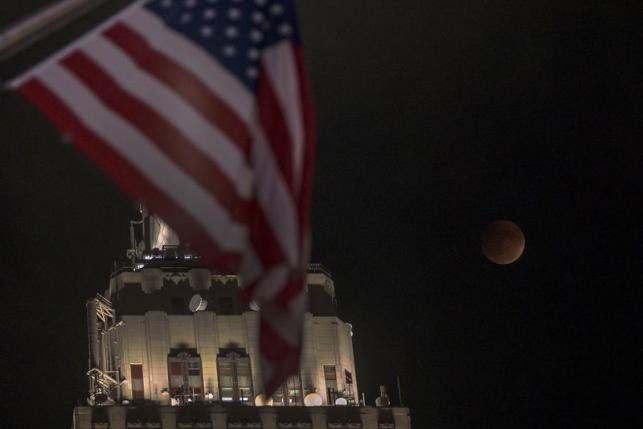 Siêu trăng ở New York, Mỹ. Ảnh: Reuters
