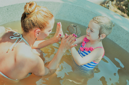 Ngâm khoáng nóng cùng thảo dược thiên nhiên.