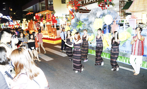 Lễ hội đường phố đầy sắc màu của Festival Biển