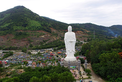 Chùa Đá Lố với đại tượng Phật A Di Đà cao nhất Việt Nam