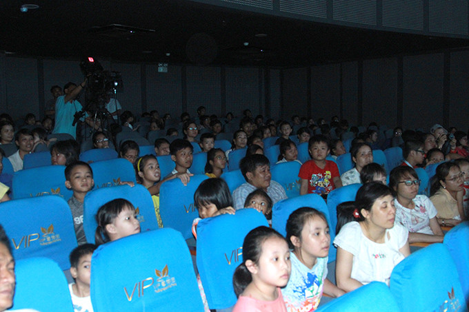 Hàng trăm em thiếu nhi đã đến xem chương trình nghệ thuật  "Giấc mơ có Bác ".