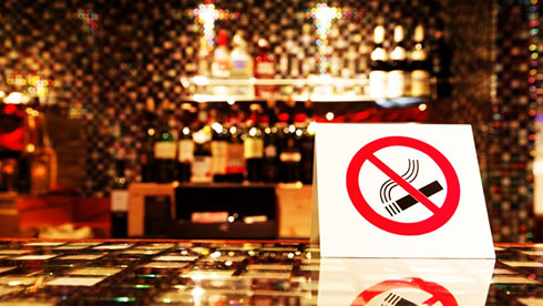 Nhiều khách sạn đặt các biển cấm hút thuốc.