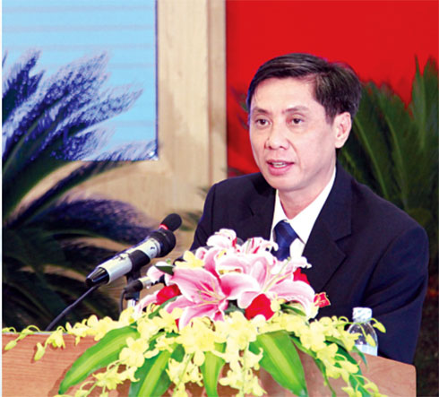 Chú trọng thúc đẩy tăng trưởng kinh tế nhanh và bền vững