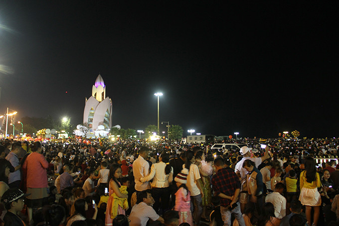 Hàng nghìn người đã có mặt ở Quảng trường 2-4.