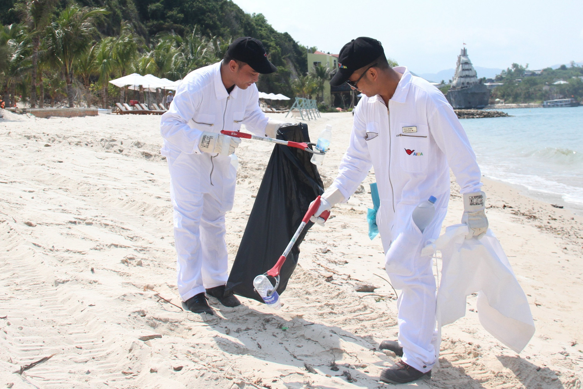 Chai nhựa là một trong những rác thải có nhiều ở bãi biển
