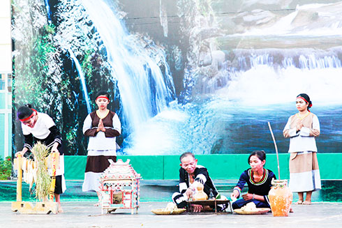 Bảo tồn văn hóa các dân tộc thiểu số: Câu chuyện dài