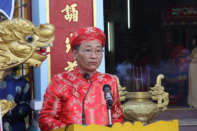 Ông Nguyễn Đắc Tài đọc diễn văn tưởng nhớ các Vua Hùng.