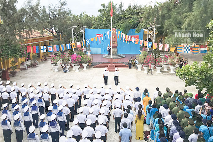Quang cảnh Lễ mittinh kỷ niệm 44 năm ngày giải phóng quần đảo Trường Sa được tổ chức trên xã đảo Sinh Tồn.