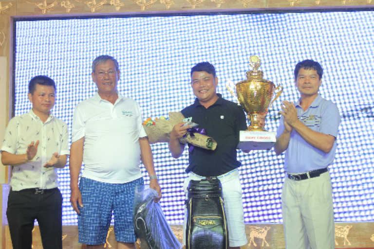 Golfer Lê Quý An Duy đạt giải Best Gross.