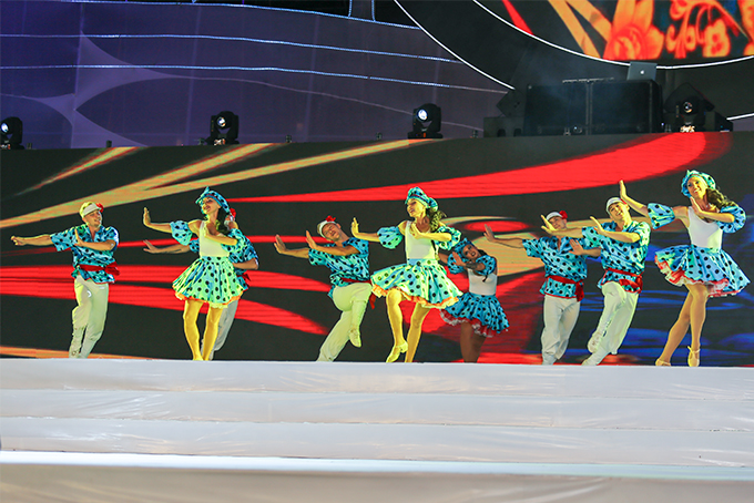 Các vũ công đến từ Liên bang Nga gửi tới khán giả những điệu nhảy vui tươi, ngộ nghĩnh. 