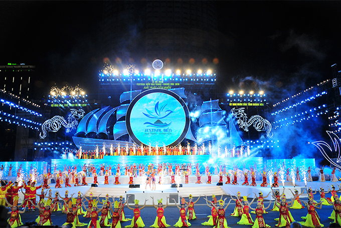 Tiết mục Lời ru Âu Lạc được dàn dựng công phu, với phần biểu diễn của nhóm nhạc dân tộc Mặt trời Việt cùng các diễn viên múa. 