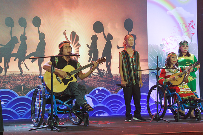 Ca khúc Giấc mơ Chapi qua phần thể hiện đầy cảm xúc của các thí sinh đoàn Bình Thuận.
