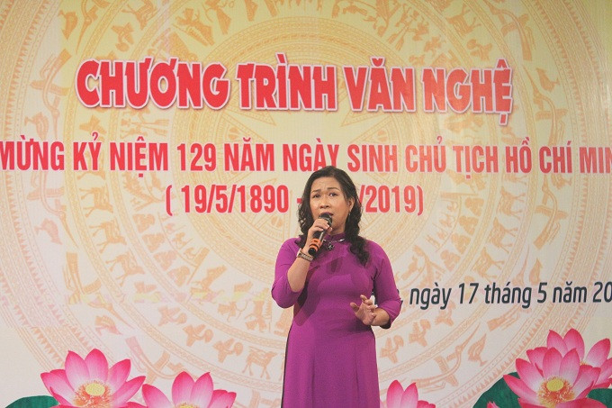 Ca khúc Thành phố tình yêu và nỗi nhớ do ca sĩ không chuyên Hà Thị Thùy Dương, đơn vị Báo Khánh Hòa biểu diễn.
