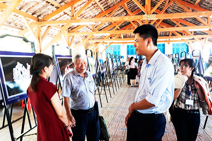 Đại biểu dự hội thảo quan tâm đến đa dạng sinh học Khánh Hòa.
