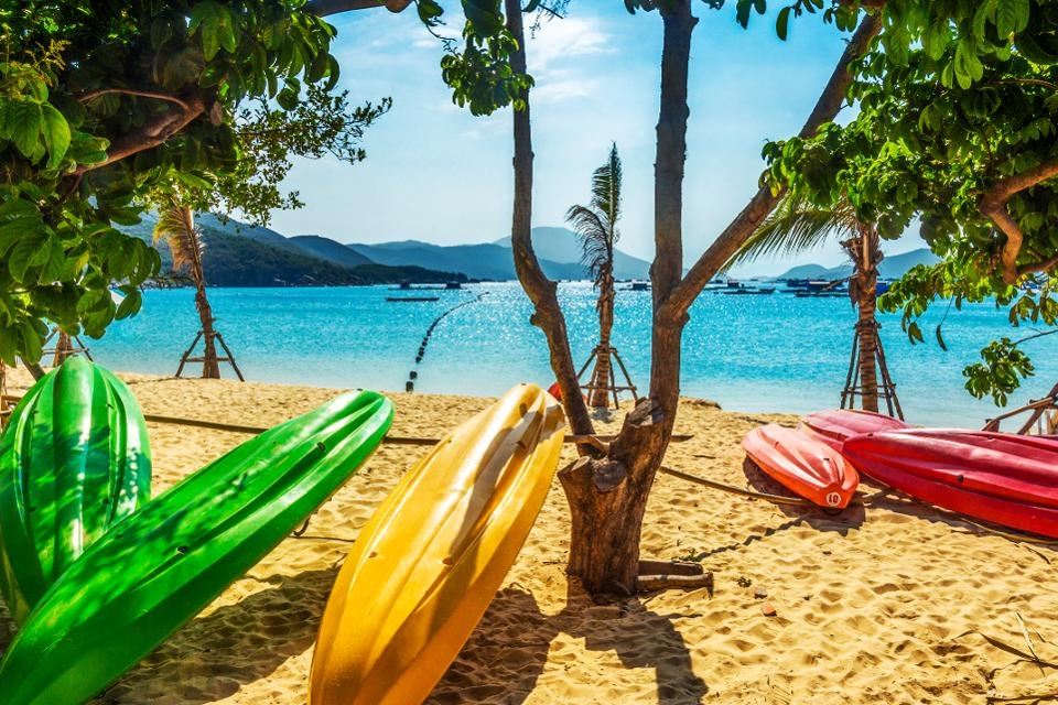  Bãi biển Nha Trang đầy sắc màu được giới thiệu trên tạp chí Forbes