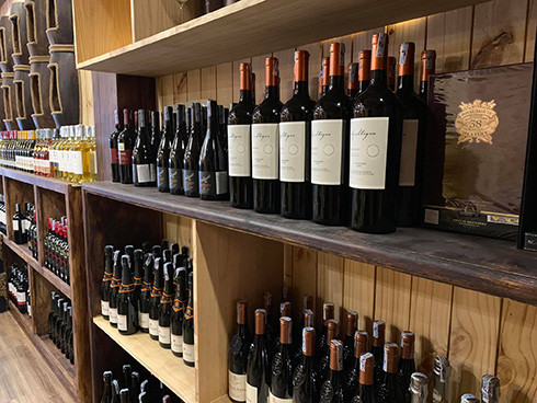 Shop cung cấp nhiều loại rượu vang hảo hạng