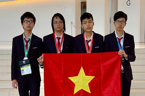 Bốn học sinh Việt Nam dự thi Olympic Tin học quốc tế năm 2019. Ảnh: Cục Quản lý chất lượng