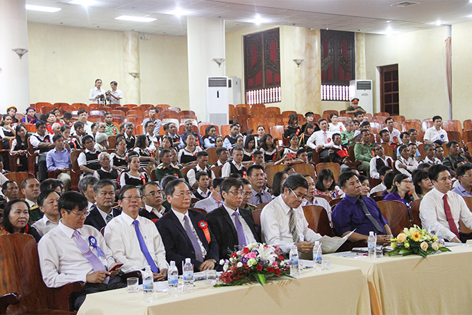 Lãnh đạo Ủy ban Dân tộc và lãnh đạo tỉnh Khánh Hòa tham dự đại hội.