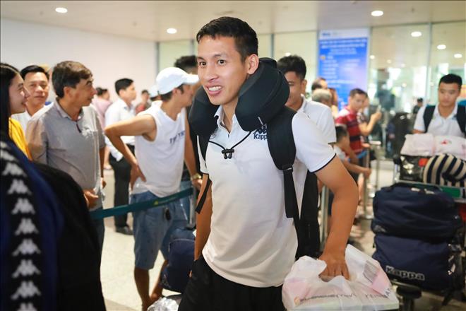 CLB Hà Nội FC được chào đón tại sân bay.
