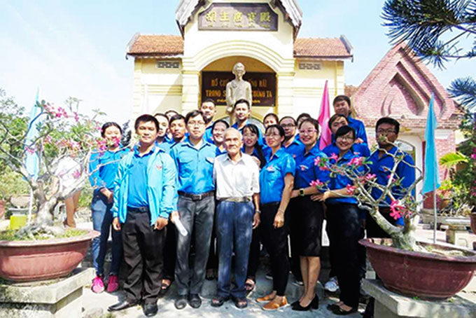 Một lòng theo Bác