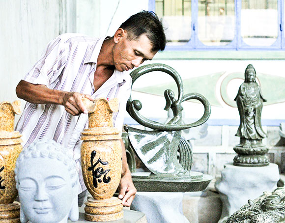 Chế tác đá mỹ nghệ Ninh Giang là một sản phẩm tiêu biểu của Ninh Hòa.