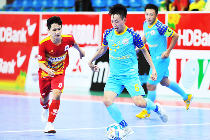 Đội bóng Sanvinest Sanatech Khánh Hòa trong trận đấu với Tân Hiệp Hưng vòng 15. 