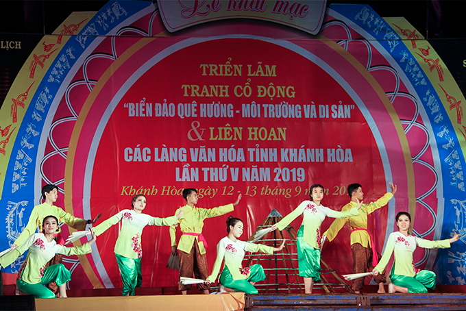 Tiết mục văn nghệ của làng văn hóa Đại Điền Nam 2 (xã Diên Sơn, huyện Diên Khánh).