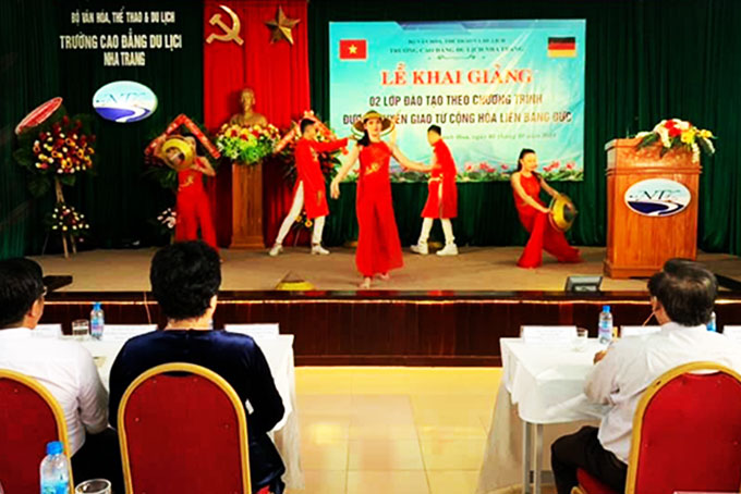 Trường Cao đẳng Du lịch Nha Trang: Khai giảng lớp học chuyển giao từ Đức