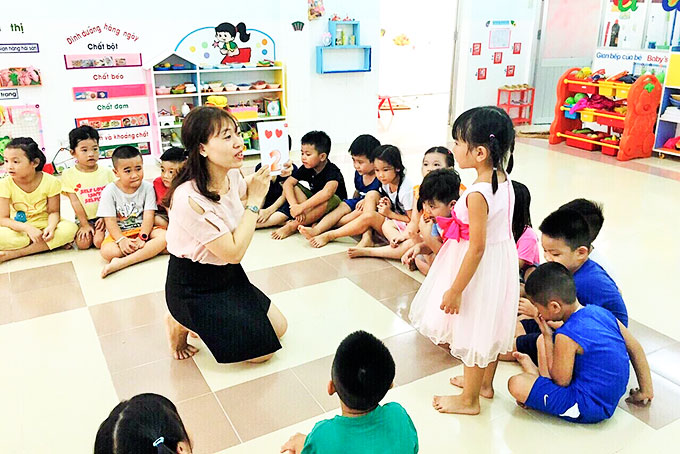 Khuyến khích trẻ làm quen với tiếng Anh