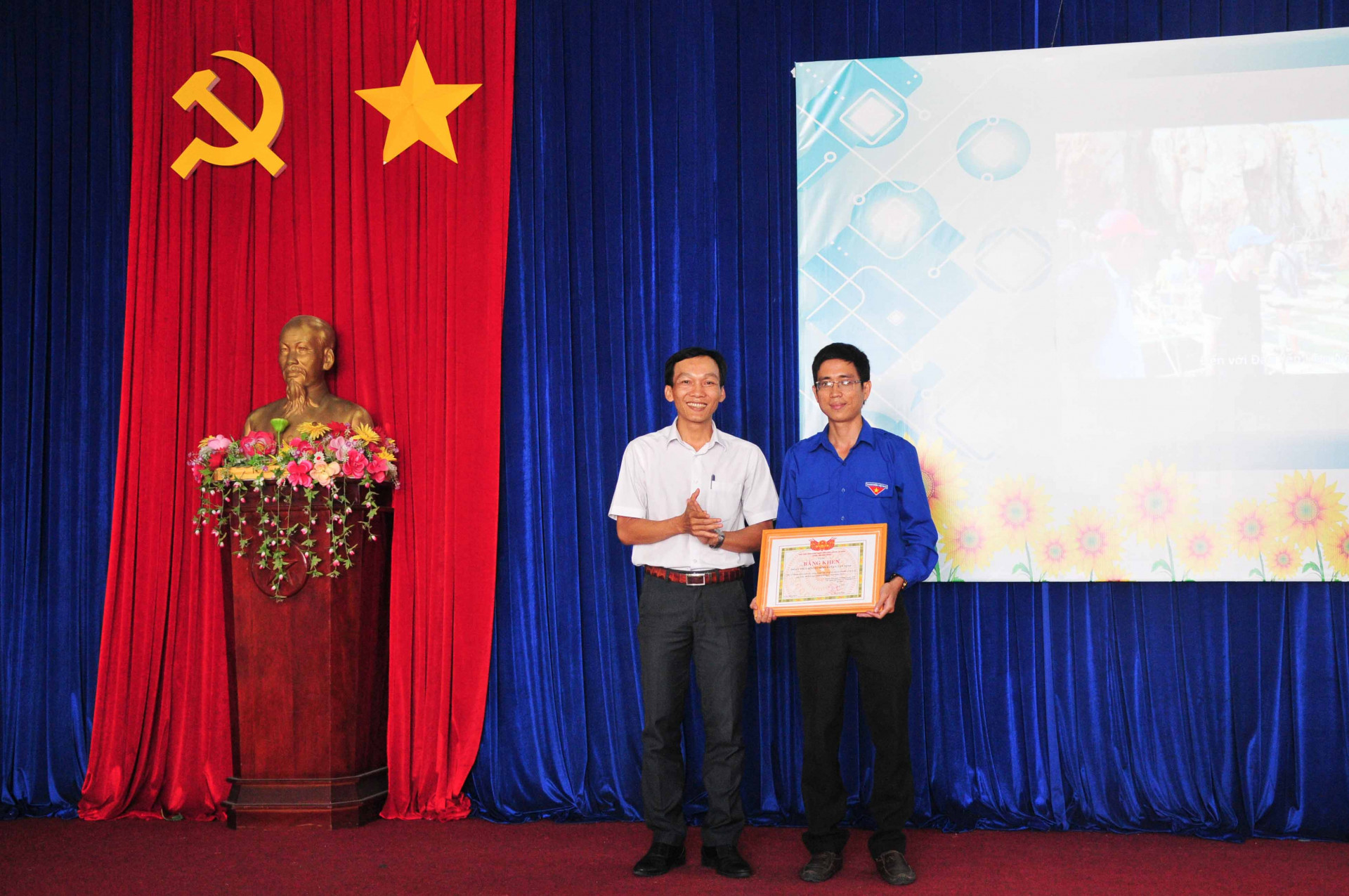 Huyện đoàn Vạn Ninh đạt giải tập thể xuất sắc