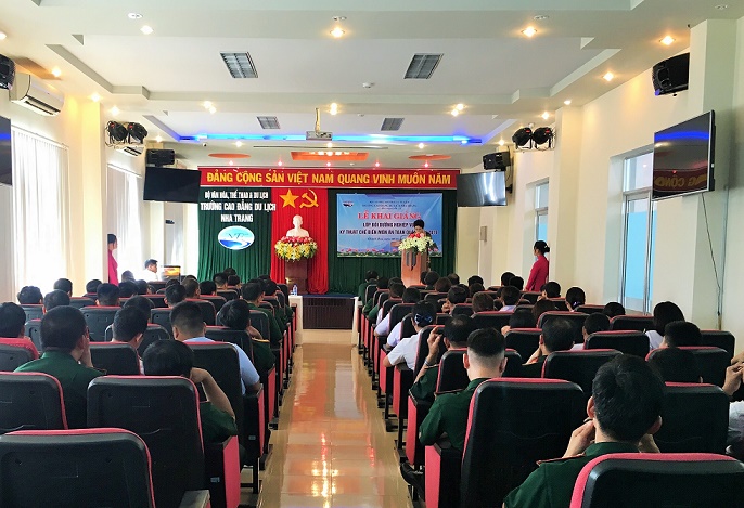 Bồi dưỡng nghiệp vụ chế biến món ăn cho nhân viên quốc phòng