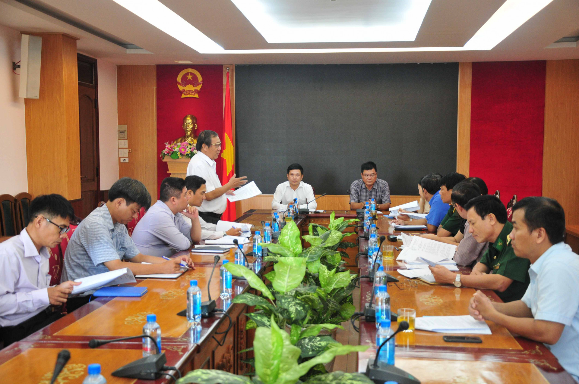 Ban Pháp chế họp thẩm tra phê duyệt bổ sung biên chế cho Nhà Thiếu nhi Cam Lâm