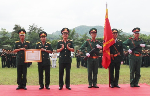 Nhà trường vinh dự đón nhận Huân chương Bảo vệ Tổ quốc hạng Ba.