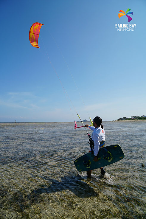 Lướt ván diều ở Ninh Chữ làm du khách quốc tế quay lại nhiều lần