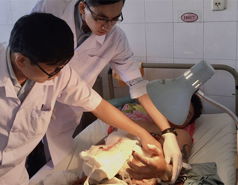 Nối thành công bàn tay bị đứt lìa hoàn toàn