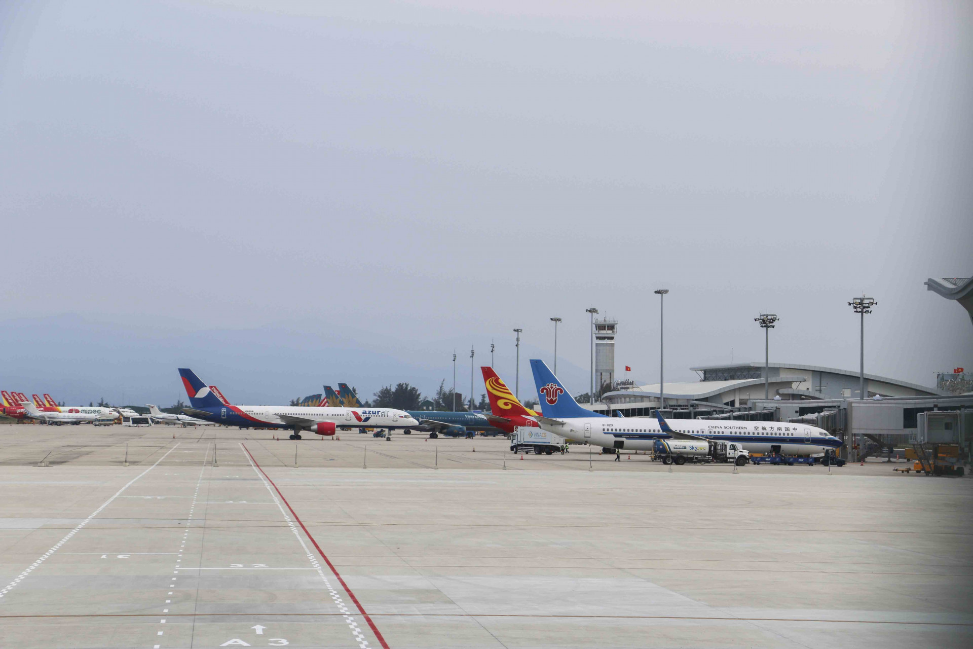 Do ảnh hưởng của bão số 5, sân bay Cam Ranh tạm ngừng hoạt động từ 15 giờ chiều nay 30-10.