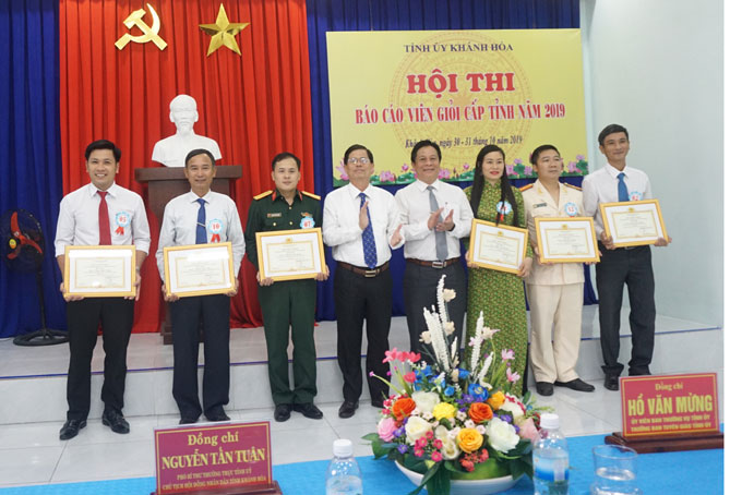 Trao giải Hội thi Báo cáo viên giỏi cấp tỉnh năm 2019
