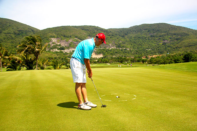Vinpearl Golf Nha Trang - sân golf trên đảo đầu tiên ở Việt Nam.