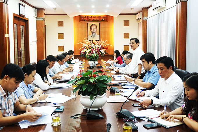 Góp ý dự thảo Báo cáo chính trị của Ban Chấp hành Đảng bộ tỉnh