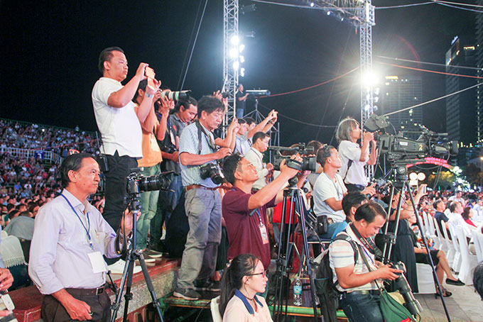 Các phóng viên, nhà báo tác nghiệp  tại Festival Biển Nha Trang - Khánh Hòa 2019. (Ảnh minh họa)  