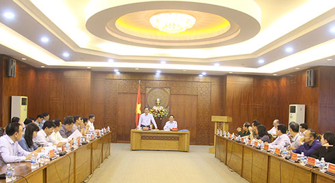  ông Nguyễn Đắc Tài - Phó Chủ tịch Thường trực UBND tỉnh  phát biểu tại cuộc họp. 